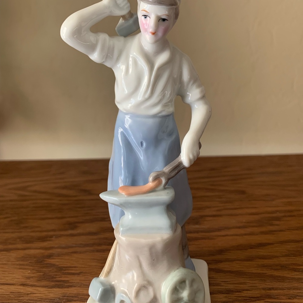 Vintage BLUE DANUBE Porcelain Figurine Blacksmith Cap Apron HammerAnvil  6”x2”